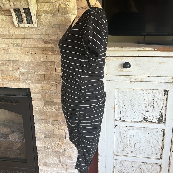 Sundry black t-shirt crew neck dress w white stripe and ruching down side lined - Picture 9 of 16